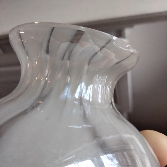 5" iridescent swirl urn mini glass vase - Picture 8 of 9